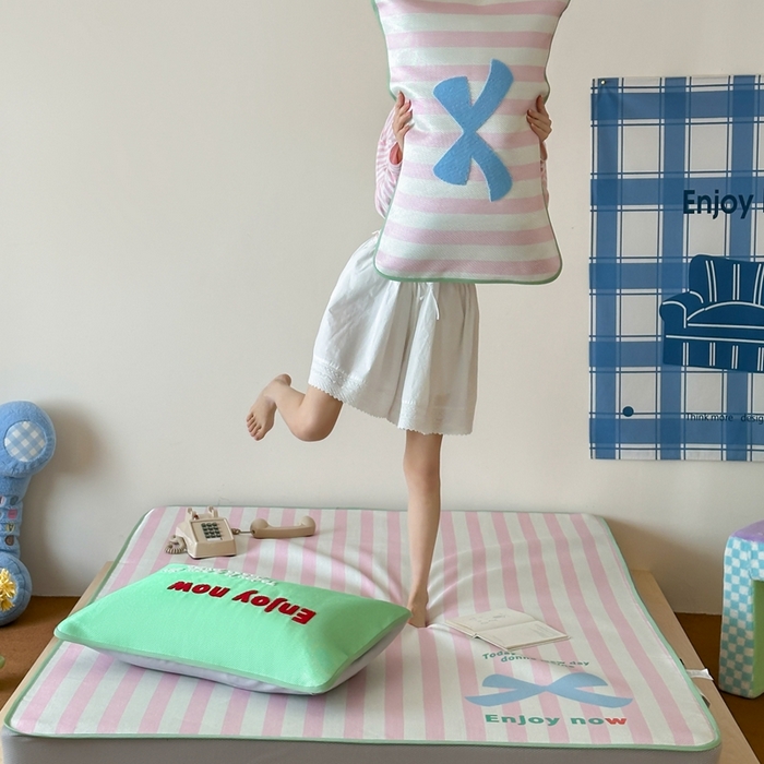 91家纺网 家纺一手货源 找家纺 觅糖2025新款ins冰藤席毛巾绣凉席 蝴蝶结日记