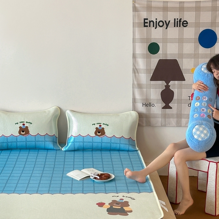 91家纺网 家纺一手货源 找家纺 觅糖2025新款ins冰藤席毛巾绣凉席 苹果小熊