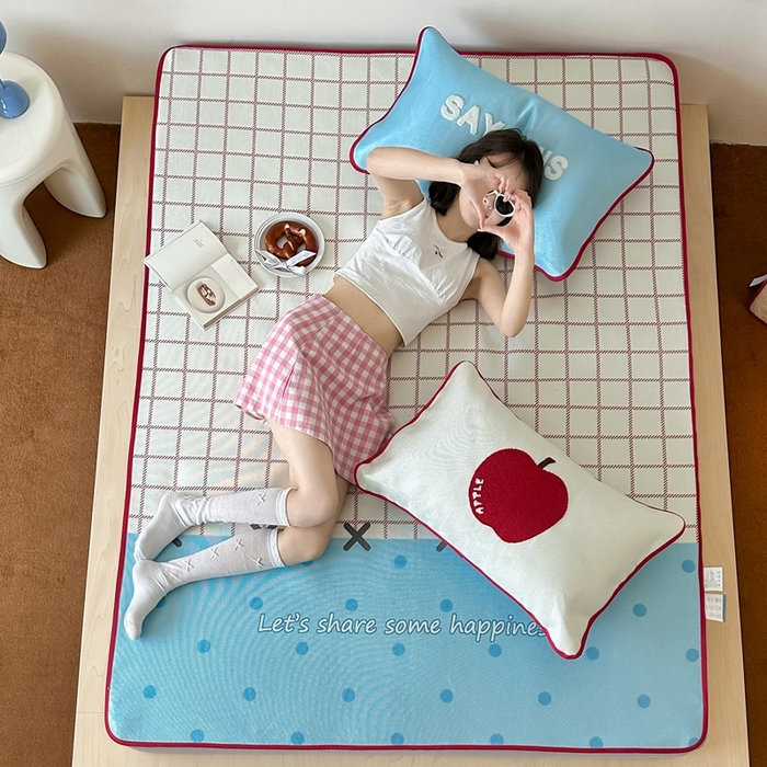 91家纺网 家纺一手货源 找家纺 觅糖2025新款ins冰藤席毛巾绣凉席 苹汁气泡