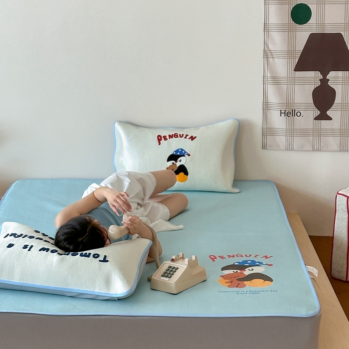 91家纺网 家纺一手货源 找家纺 觅糖2025新款ins冰藤席毛巾绣凉席 企鹅困噜