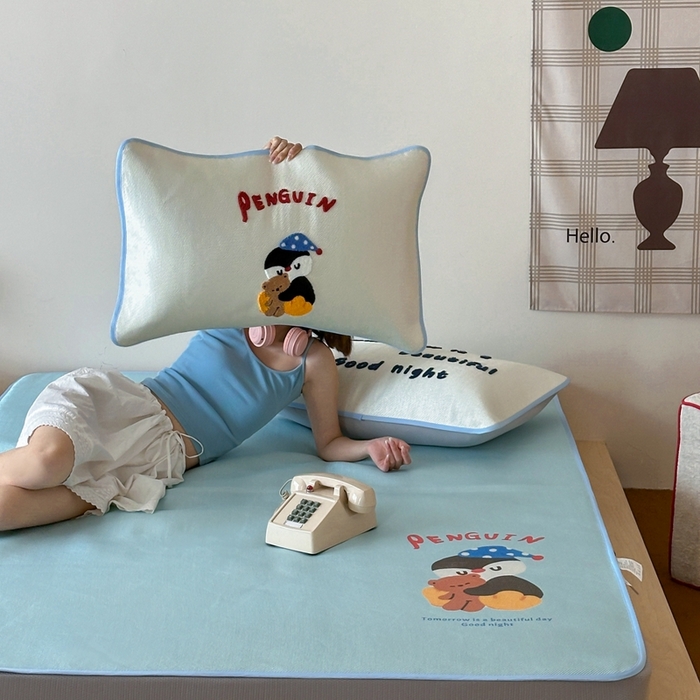 91家纺网 家纺一手货源 找家纺 觅糖2025新款ins冰藤席毛巾绣凉席 企鹅困噜