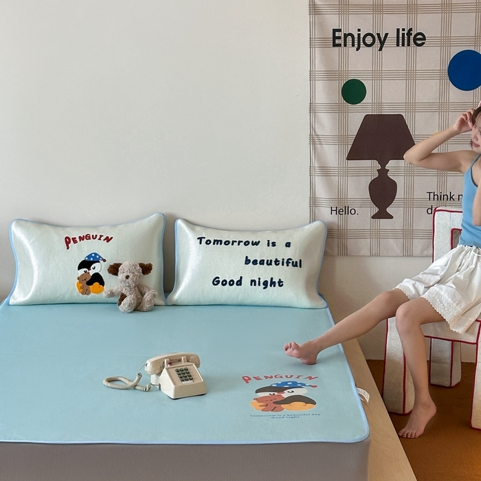 91家纺网 家纺一手货源 找家纺 觅糖2025新款ins冰藤席毛巾绣凉席 企鹅困噜