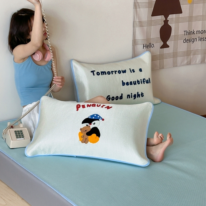 91家纺网 家纺一手货源 找家纺 觅糖2025新款ins冰藤席毛巾绣凉席 企鹅困噜