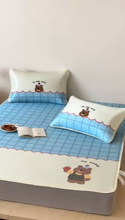 91家纺网 家纺一手货源 找家纺 觅糖2025新款ins冰藤席毛巾绣凉席 苹果小熊