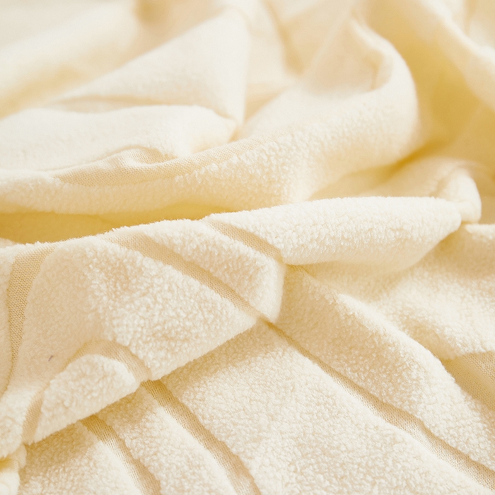 91家纺网 家纺一手货源 找家纺 丝绮鹿 2025新款雕花绒曲意直排松紧款沙发套 雕花绒曲意直排-米白