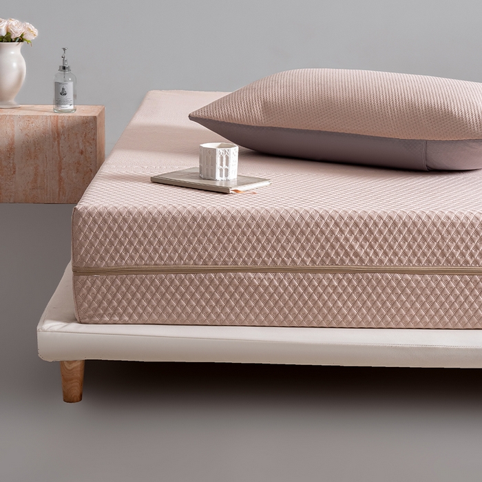 91家纺网 家纺一手货源 找家纺 叠派家纺 2025新款字母压花六面全包单床笠 床笠单件 卡其