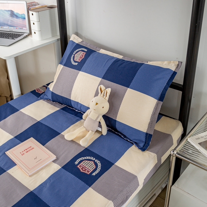 91家纺网 家纺一手货源 找家纺 锦润家纺 2025新款12868床笠床垫套全棉印花学生三件套六件套多件套蓝大格