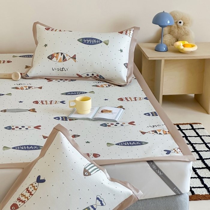 91家纺网 家纺一手货源 找家纺 觅糖家纺 2025春夏新款A类抗菌养生冰藤凉席席子 fish小鱼