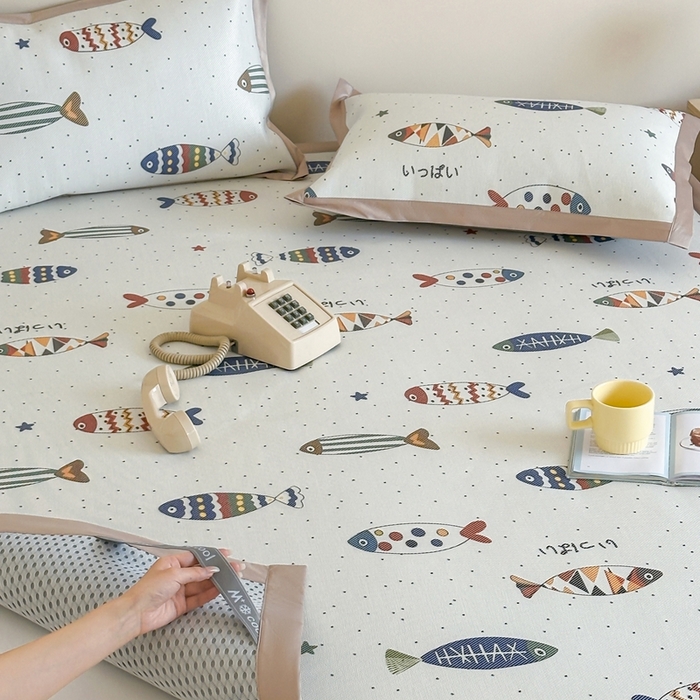 91家纺网 家纺一手货源 找家纺 觅糖家纺 2025春夏新款A类抗菌养生冰藤凉席席子 fish小鱼