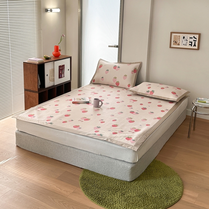 91家纺网 家纺一手货源 找家纺 觅糖家纺 2025春夏新款A类抗菌养生冰藤凉席席子 缤纷莓果