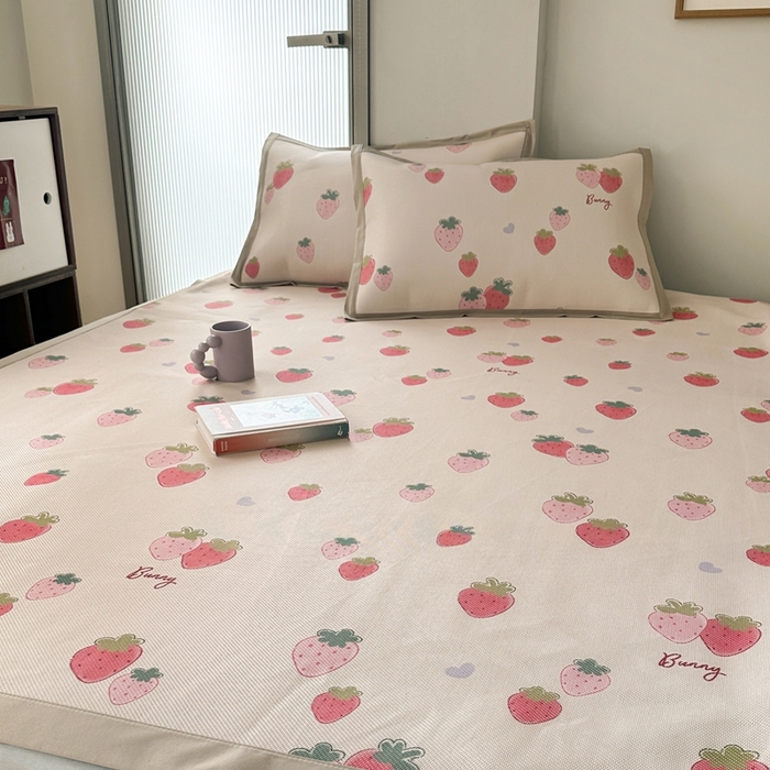 91家纺网 家纺一手货源 找家纺 觅糖家纺 2025春夏新款A类抗菌养生冰藤凉席席子 缤纷莓果