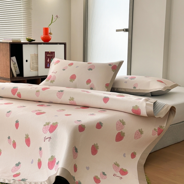 91家纺网 家纺一手货源 找家纺 觅糖家纺 2025春夏新款A类抗菌养生冰藤凉席席子 缤纷莓果