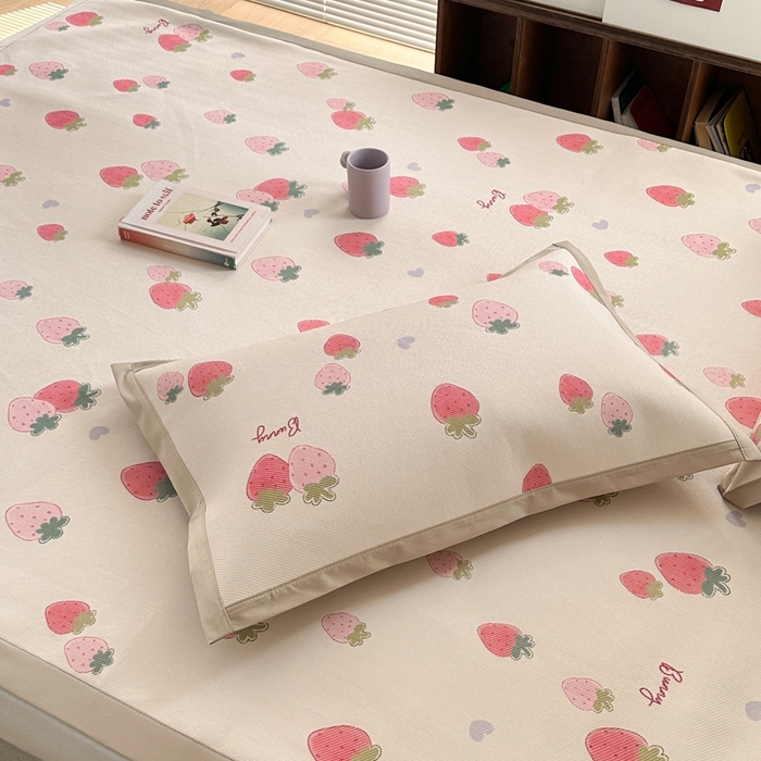 91家纺网 家纺一手货源 找家纺 觅糖家纺 2025春夏新款A类抗菌养生冰藤凉席席子 缤纷莓果