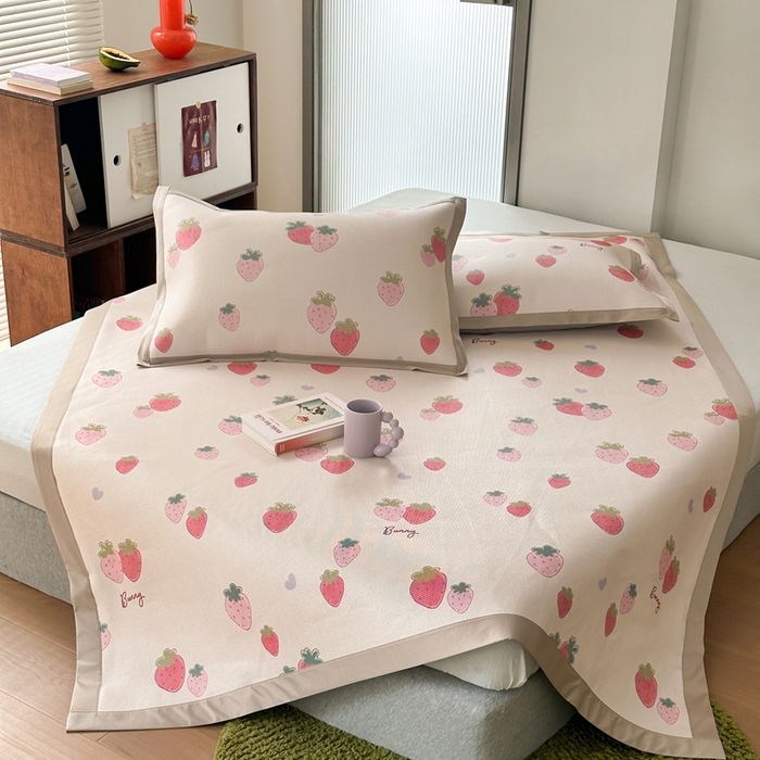 91家纺网 家纺一手货源 找家纺 觅糖家纺 2025春夏新款A类抗菌养生冰藤凉席席子 缤纷莓果