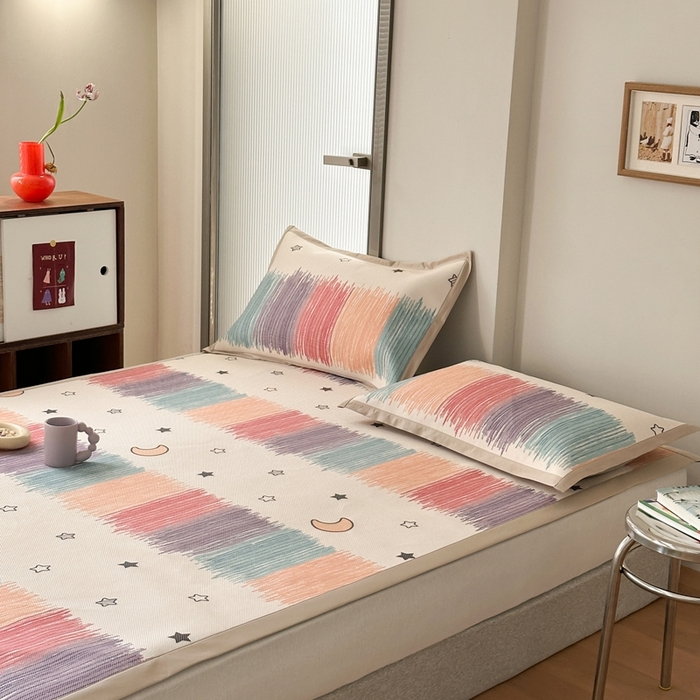 91家纺网 家纺一手货源 找家纺 觅糖家纺 2025春夏新款A类抗菌养生冰藤凉席席子 缤纷夏日