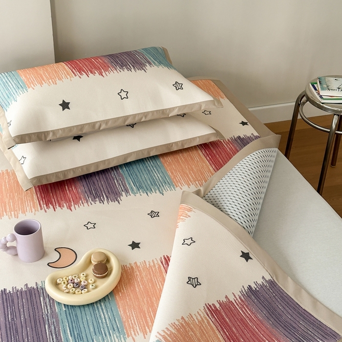 91家纺网 家纺一手货源 找家纺 觅糖家纺 2025春夏新款A类抗菌养生冰藤凉席席子 缤纷夏日