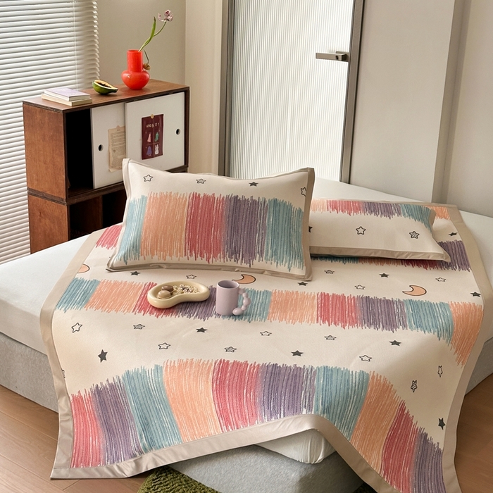 91家纺网 家纺一手货源 找家纺 觅糖家纺 2025春夏新款A类抗菌养生冰藤凉席席子 缤纷夏日