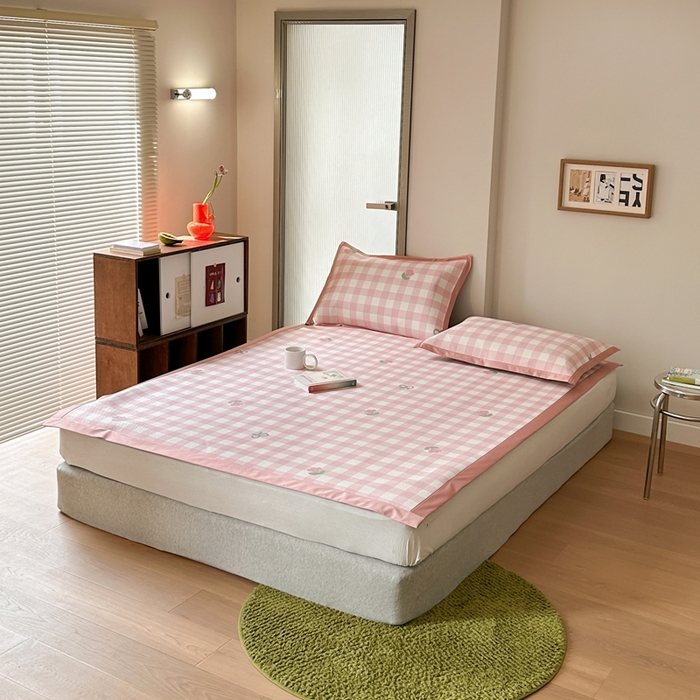 91家纺网 家纺一手货源 找家纺 觅糖家纺 2025春夏新款A类抗菌养生冰藤凉席席子 粉格蝴蝶结