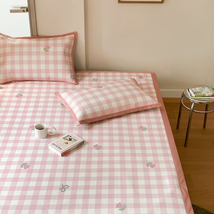 91家纺网 家纺一手货源 找家纺 觅糖家纺 2025春夏新款A类抗菌养生冰藤凉席席子 粉格蝴蝶结