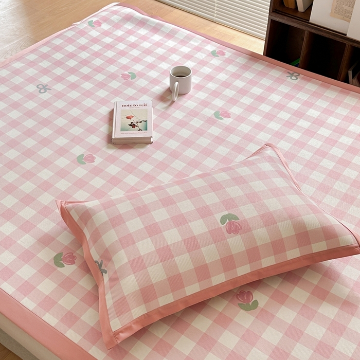 91家纺网 家纺一手货源 找家纺 觅糖家纺 2025春夏新款A类抗菌养生冰藤凉席席子 粉格蝴蝶结