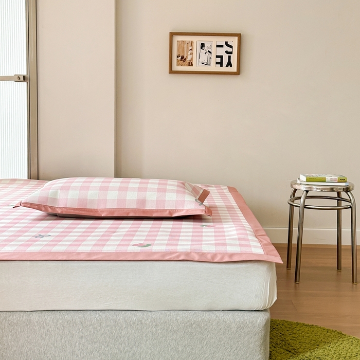 91家纺网 家纺一手货源 找家纺 觅糖家纺 2025春夏新款A类抗菌养生冰藤凉席席子 粉格蝴蝶结