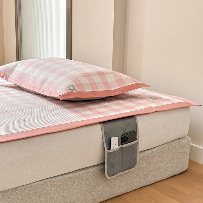 91家纺网 家纺一手货源 找家纺 觅糖家纺 2025春夏新款A类抗菌养生冰藤凉席席子 粉格蝴蝶结