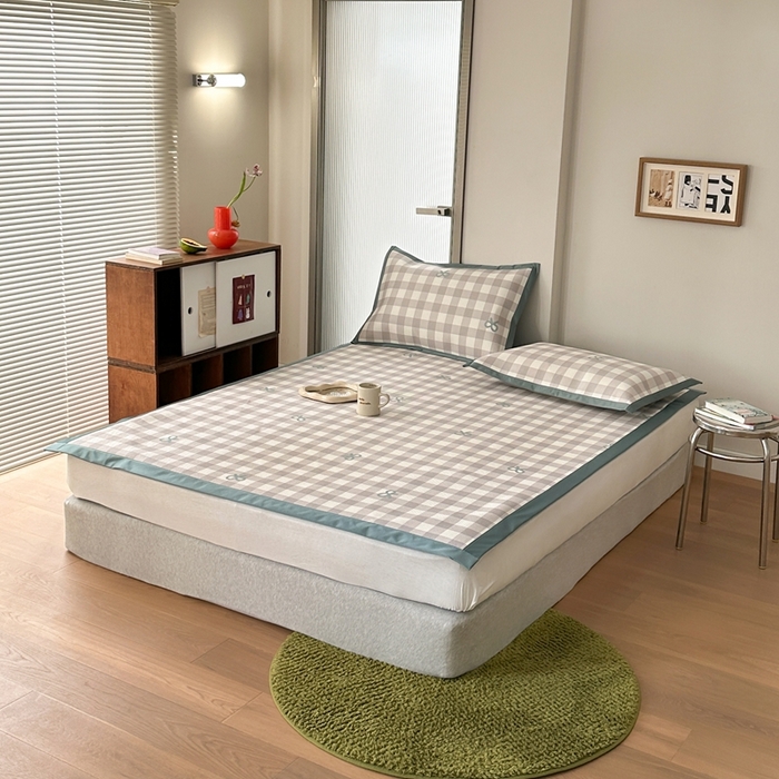 91家纺网 家纺一手货源 找家纺 觅糖家纺 2025春夏新款A类抗菌养生冰藤凉席席子 灰格蝴蝶结