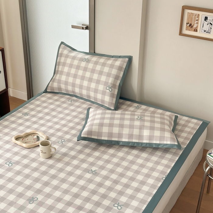 91家纺网 家纺一手货源 找家纺 觅糖家纺 2025春夏新款A类抗菌养生冰藤凉席席子 灰格蝴蝶结