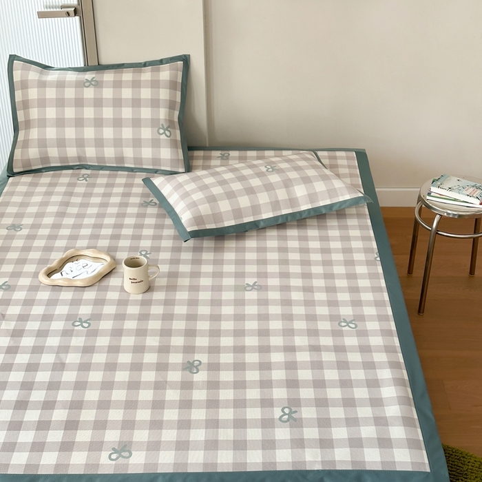 91家纺网 家纺一手货源 找家纺 觅糖家纺 2025春夏新款A类抗菌养生冰藤凉席席子 灰格蝴蝶结