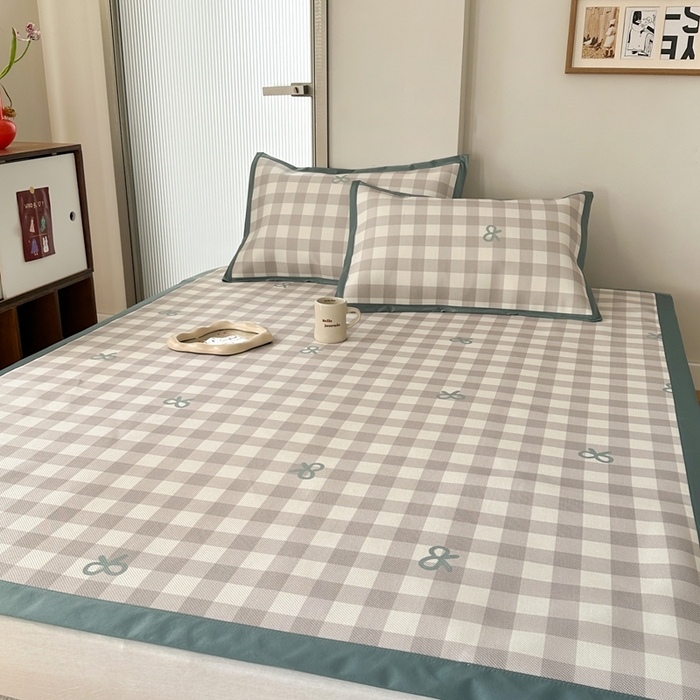 91家纺网 家纺一手货源 找家纺 觅糖家纺 2025春夏新款A类抗菌养生冰藤凉席席子 灰格蝴蝶结