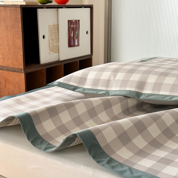 91家纺网 家纺一手货源 找家纺 觅糖家纺 2025春夏新款A类抗菌养生冰藤凉席席子 灰格蝴蝶结