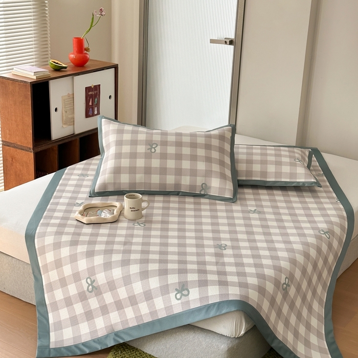 91家纺网 家纺一手货源 找家纺 觅糖家纺 2025春夏新款A类抗菌养生冰藤凉席席子 灰格蝴蝶结