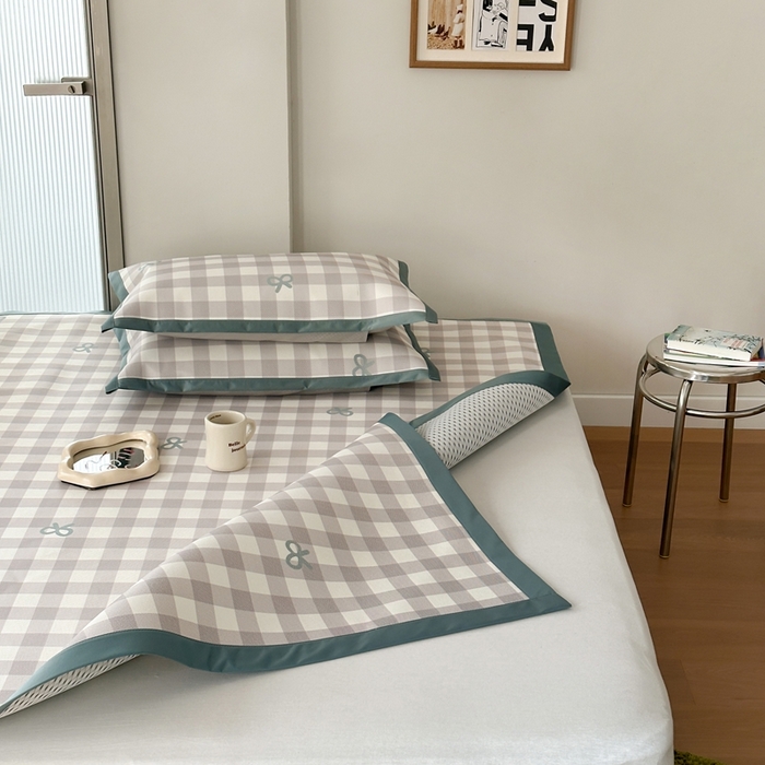 91家纺网 家纺一手货源 找家纺 觅糖家纺 2025春夏新款A类抗菌养生冰藤凉席席子 灰格蝴蝶结