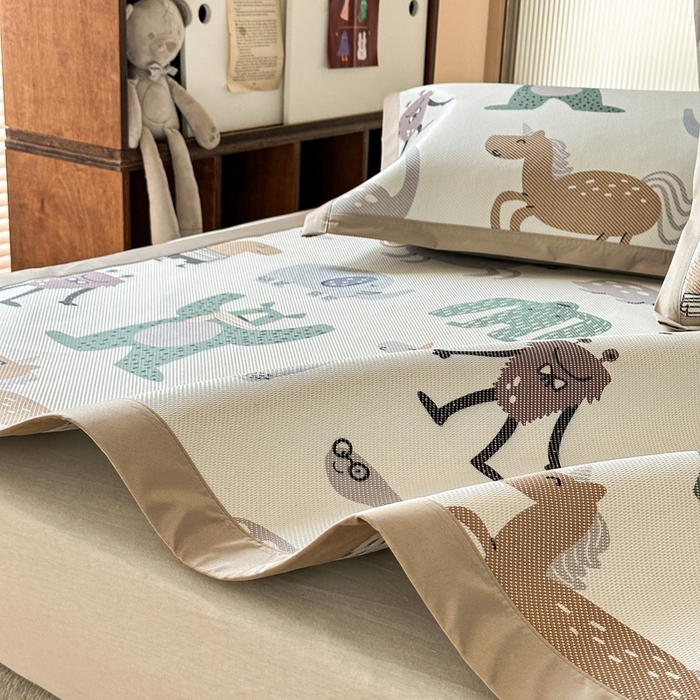 91家纺网 家纺一手货源 找家纺 觅糖家纺 2025春夏新款A类抗菌养生冰藤凉席席子 魔幻世界