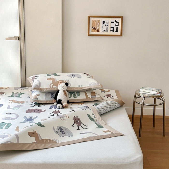 91家纺网 家纺一手货源 找家纺 觅糖家纺 2025春夏新款A类抗菌养生冰藤凉席席子 魔幻世界