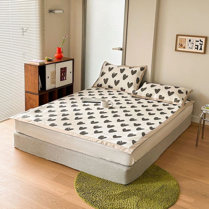 91家纺网 家纺一手货源 找家纺 觅糖家纺 2025春夏新款A类抗菌养生冰藤凉席席子 小爱心