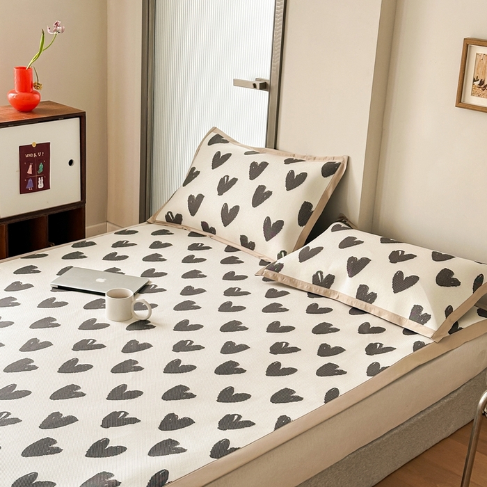 91家纺网 家纺一手货源 找家纺 觅糖家纺 2025春夏新款A类抗菌养生冰藤凉席席子 小爱心