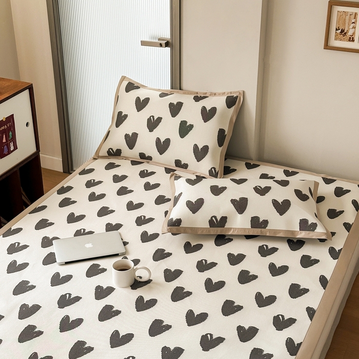 91家纺网 家纺一手货源 找家纺 觅糖家纺 2025春夏新款A类抗菌养生冰藤凉席席子 小爱心