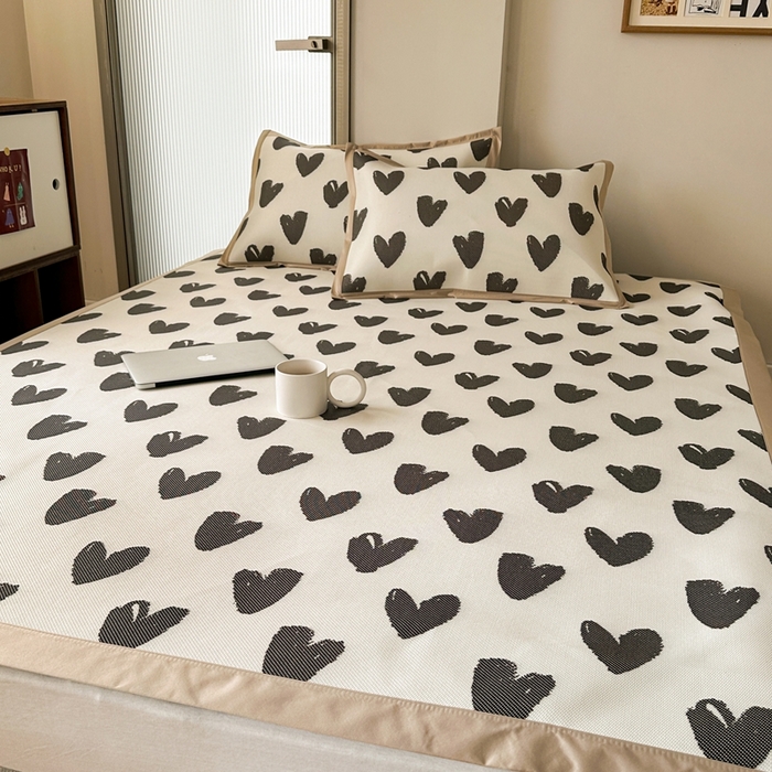 91家纺网 家纺一手货源 找家纺 觅糖家纺 2025春夏新款A类抗菌养生冰藤凉席席子 小爱心