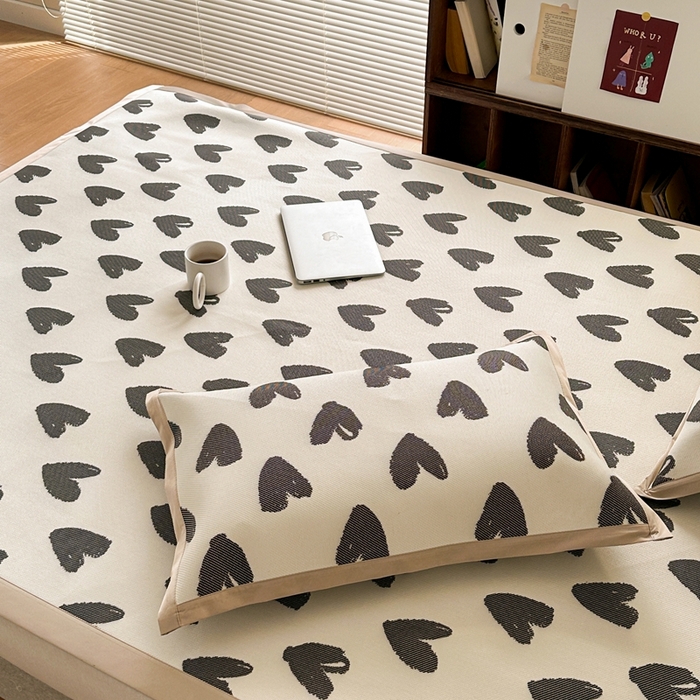 91家纺网 家纺一手货源 找家纺 觅糖家纺 2025春夏新款A类抗菌养生冰藤凉席席子 小爱心