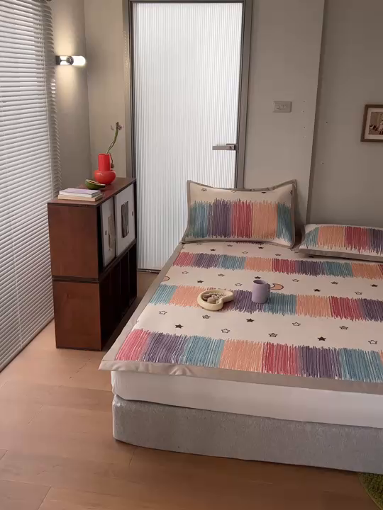 91家纺网 家纺一手货源 找家纺 觅糖家纺 2025春夏新款A类抗菌养生冰藤凉席席子 缤纷夏日