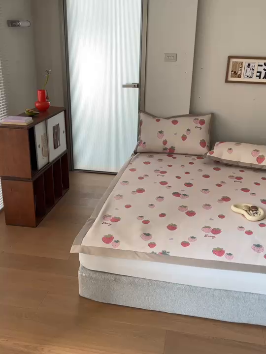 91家纺网 家纺一手货源 找家纺 觅糖家纺 2025春夏新款A类抗菌养生冰藤凉席席子 缤纷莓果