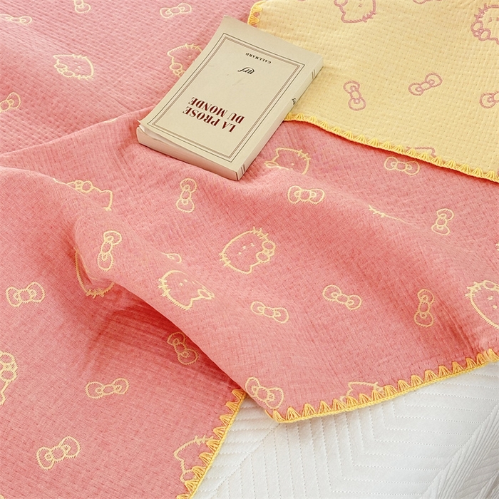 91家纺网 家纺一手货源 找家纺 嘉汀兰家居 2025新款全棉纯棉纱布提花盖毯KT猫-粉