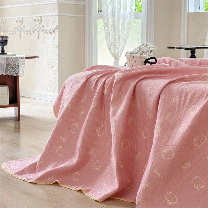 91家纺网 家纺一手货源 找家纺 嘉汀兰家居 2025新款全棉纯棉纱布提花盖毯KT猫-粉