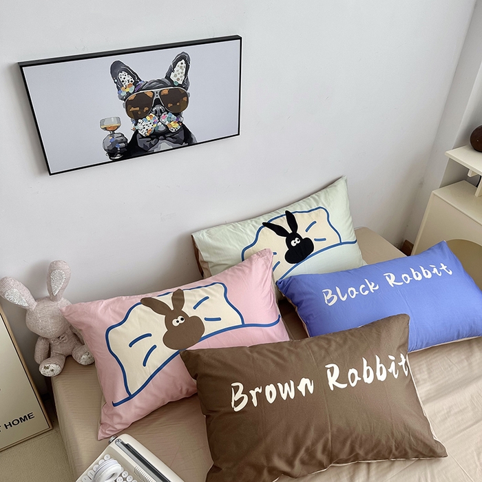 91家纺网 家纺一手货源 找家纺 柚可家居 2024新款数码定版全棉单枕套系列 布莱克兔