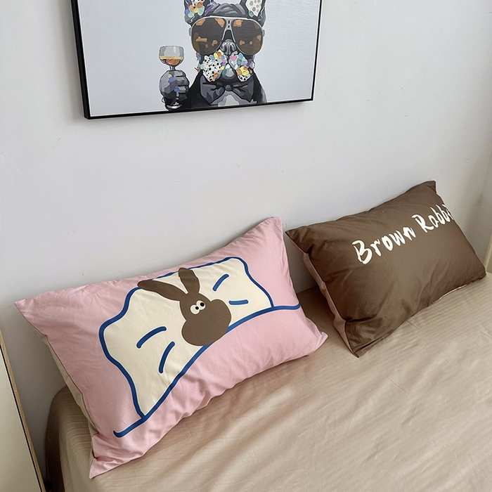 91家纺网 家纺一手货源 找家纺 柚可家居 2024新款数码定版全棉单枕套系列 布朗兔