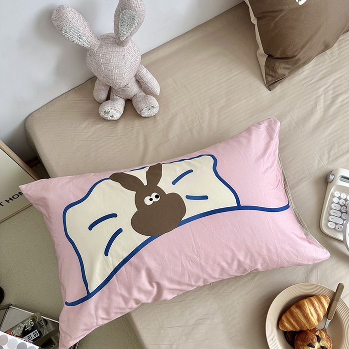 91家纺网 家纺一手货源 找家纺 柚可家居 2024新款数码定版全棉单枕套系列 布朗兔