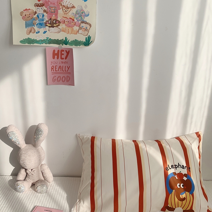 91家纺网 家纺一手货源 找家纺 柚可家居 2024新款数码定版全棉单枕套系列-ele象+草莓吐司 条纹ele象