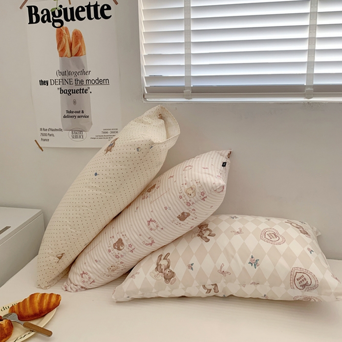 91家纺网 家纺一手货源 找家纺 柚可家居 2024新款活性印花小熊系列单枕套 丝带小熊