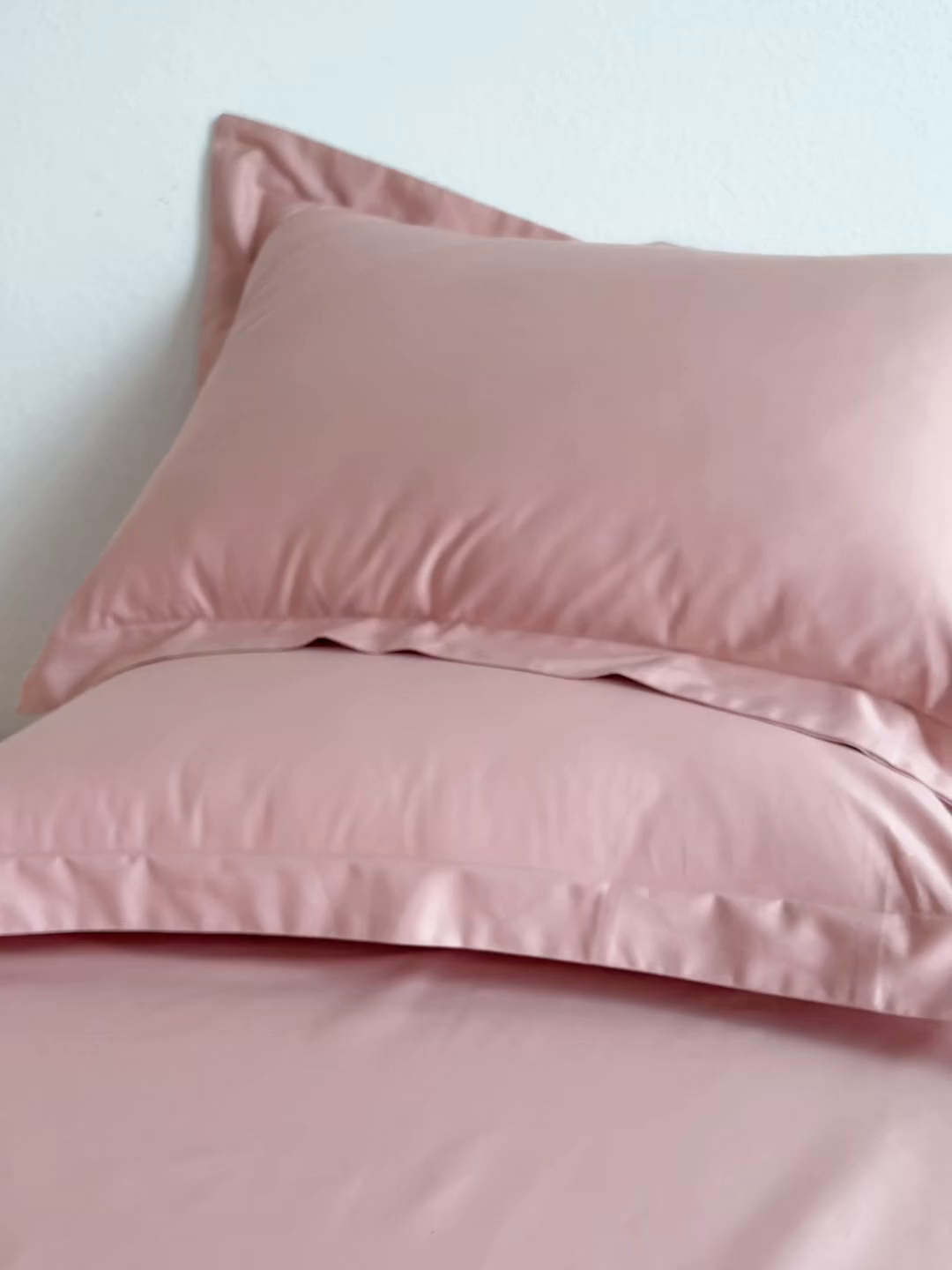 91家纺网 家纺一手货源 找家纺 轩和家居 2025新款50S贡缎长绒棉纯棉单枕套单品枕套枕套单件 复古粉